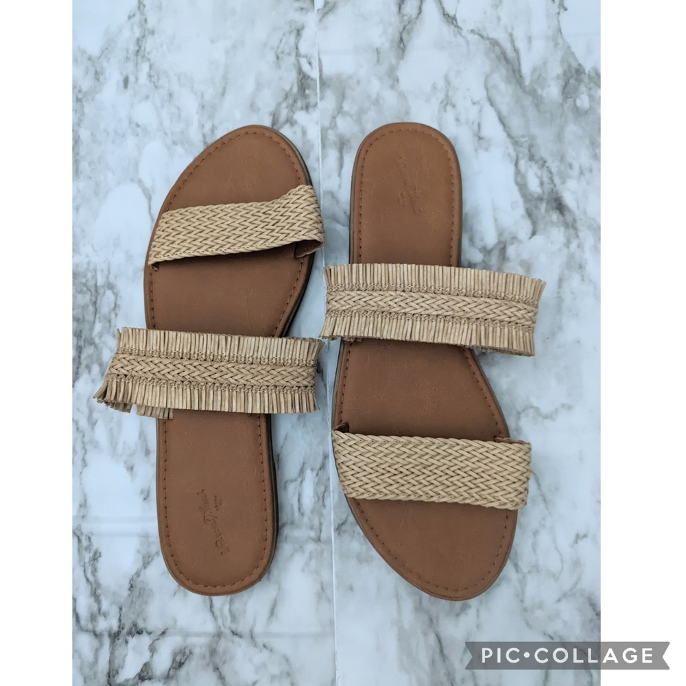 Universal Thread Sandals
